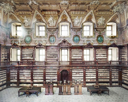 Candida Hofer, Biblioteca dei Girolamini Napoli II, 2009