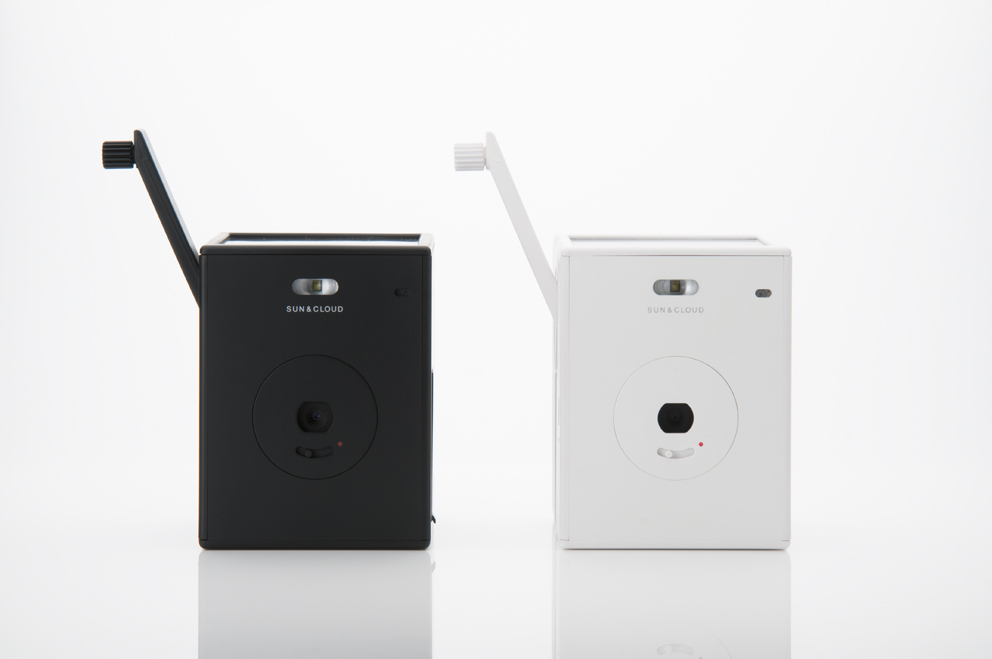 Sun & Cloud Self-Generating Digital Camera, prodotto da Superheadz