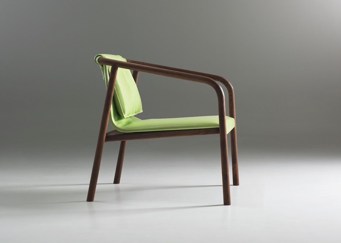 Oslo, una sedia disegnata dallo studio Angell, Wyller & Aarseth per Bernhardt Design