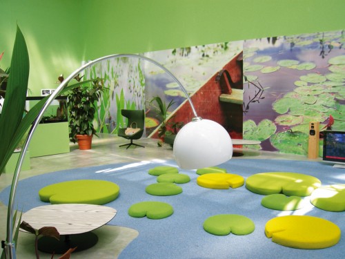 Sergio Vega, Monet’s Piranha Soup Lounge, 2006. Palais de Tokyo, Paris. Courtesy: Sergio Vega