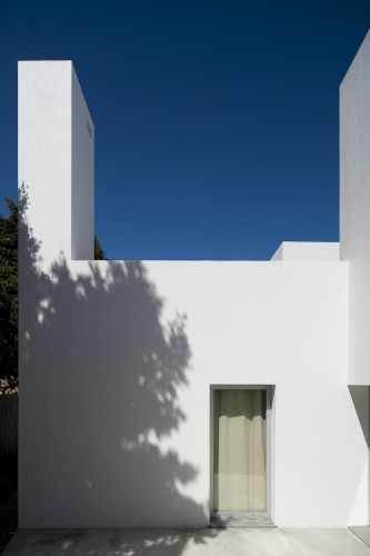 Aldeia do Meco, a sud di Lisbona, design di DNSJ.arq