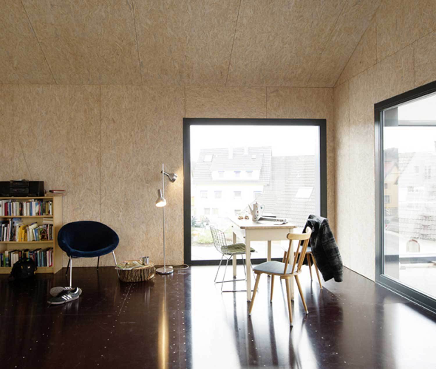 Casa-officina progettata nei dintorni di Tubinga dagli studi tedeschi Fabian Evers Architecture e Wezel Architektur