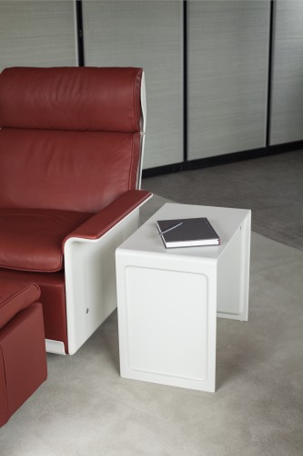 621 Side Table, design di Dieter Rams. Prodotto da Vitsœ.