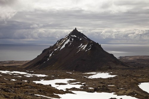 Tutta la solitudine che meritate. Viaggio in Islanda, di Claudio Giunta e Giovanna Silva. Pubblicato da Humboldt.