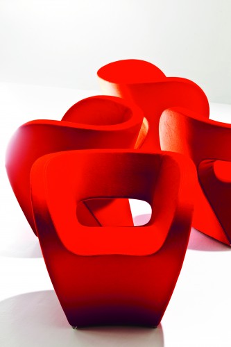 Victoria and Albert, design di Ron Arad per Moroso.