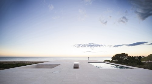 VT House, conosciuta anche come House of the Infinite, è una residenza estiva progettata dall'architetto spagnolo Alberto Campo Baeza.