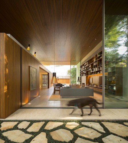 Tetris House, una splendida residenza situata nel cuore di San Paolo, progettata dallo studio brasiliano MK27.