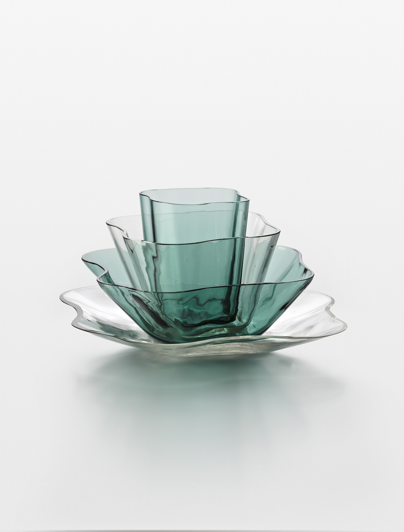 Alvar Aalto, Aalto-kukka (Aalto Flower), Plate, bowls and vase, 1939 .