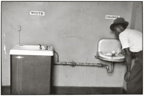 North Carolina, Stati Uniti, 1950. Foto di Elliot Erwitt.