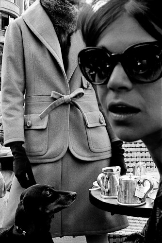 Please, Don’t Smile di Frank Horvat.