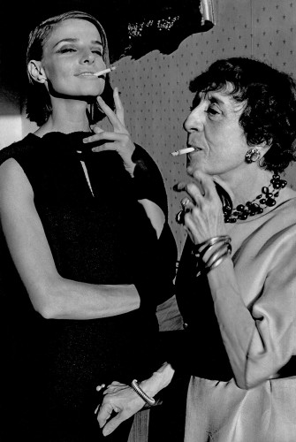 Please, Don’t Smile di Frank Horvat.
