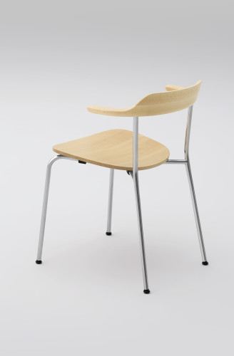 Hiroshima Armchair di Naoto Fukasawa per Maruni.