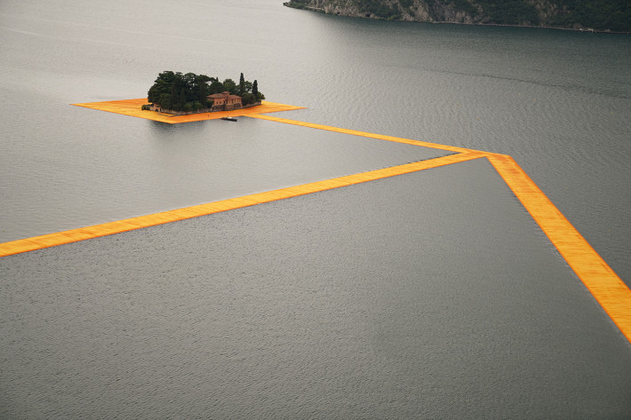 Christo, The Floating Piers, 2016. Photo: Wolfgang Volz.