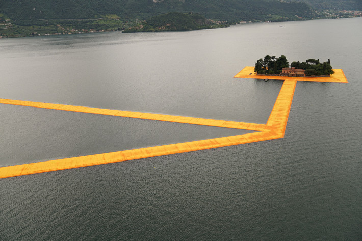 Christo, The Floating Piers, 2016. Photo: Wolfgang Volz.