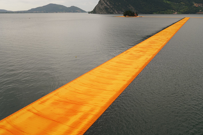 Christo, The Floating Piers, 2016. Photo: Wolfgang Volz.