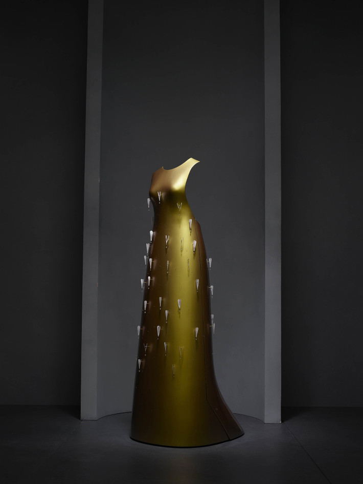 “Kaikoku” Floating Dress, Hussein Chalayan, autumn/winter 2011–12. Courtesy: Swarovski and The Metropolitan Museum of Art.