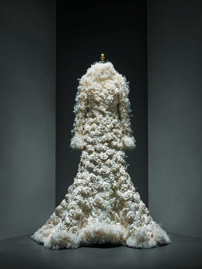 Wedding Ensemble, Karl Lagerfeld for House of Chanel, autumn/winter 2005–6. Courtesy: CHANEL Patrimoine Collection and The Metropolitan Museum of Art.