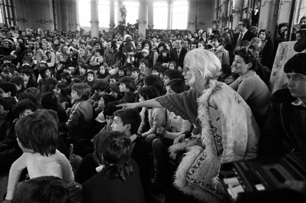 Letizia Battaglia, Franca Rame alla Palazzina Liberty. Milano, 1974. Courtesy: Letizia Battaglia.