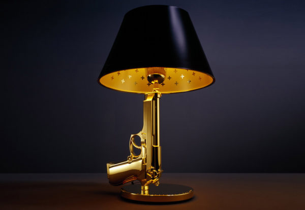 Abajour “Guns Table”, Philippe Starck, prodotto da Flos, 2005.
