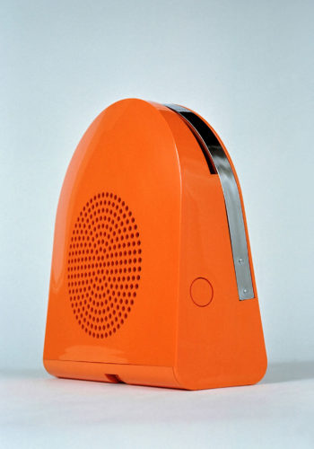 GA 45 POP, design di Mario Bellini, per Minerva/Grundig, 1968. Giradischi automatico portatile. Foto: Alberto Fioravanti.