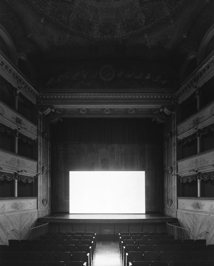 Hiroshi Sugimoto, Teatro Goldoni, Bagnacavallo, 2015. Gattopardo (Screen side).