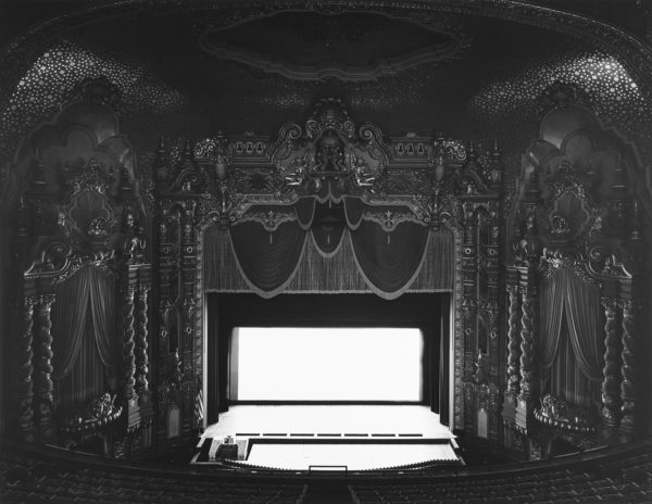 Hiroshi Sugimoto, Ohio Theatre, Ohio, 1980. Dalla serie Movie Theatres. Courtesy: Hiroshi Sugimoto.