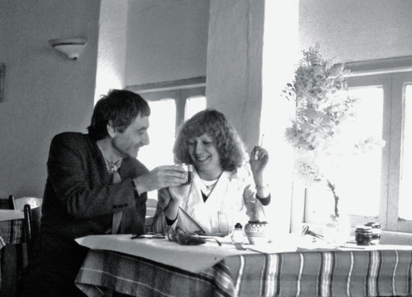 Ettore Sottsass e Barbara Radice, Hammamet, 1977. Autoscatto.