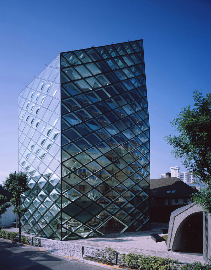 Prada Aoyama Epicenter, Tokyo, Herzog & de Meuron, project 2000-02, construction 2001-03. Photo: © Nacasa & Partners Inc.