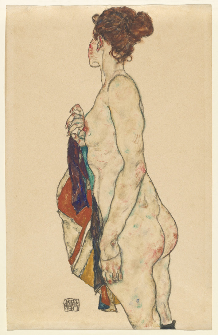 Egon Schiele, Stehender Akt mit Tuch (Standing Nude with a Patterned Robe), 1917. Gouache and black crayon on buff paper. National Gallery of Art, Washington. Gift of The Robert and Mary M. Looker Family Collection, 2016. Picture: Courtesy National Gallery of Art, Washington.