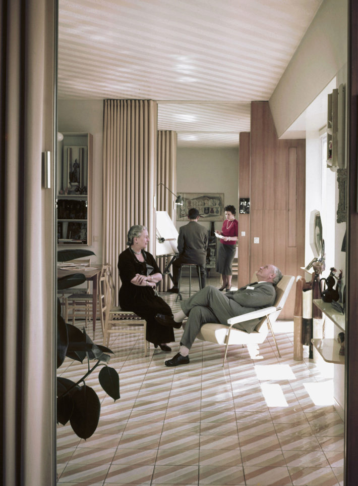 Gio Ponti and his wife Giulia Vimercati, apartment at Via Dezza 49, Milan, 1957. © Gio Ponti Archives, Milan.