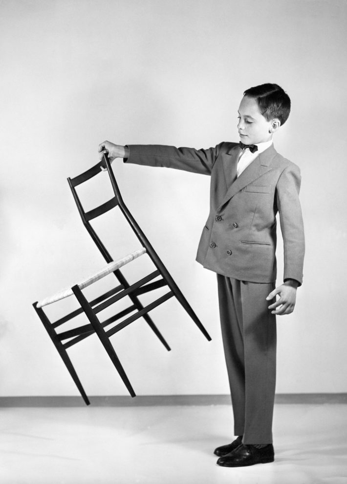 Sedia 699 Superleggera, legno di frassino e canna d'India intrecciata, 1957, Gio Ponti per Cassina. © Cassina e Giorgio Casali.