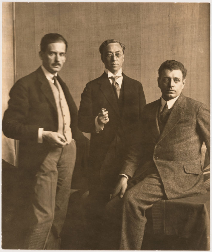 Da sinistra: Walter Gropius, Wassily Kandinsky e J.J.P. Oud durante l’esposizione del Bauhaus a Weimar, 1923. Canadian Centre for Architecture (CCA), Montreal.