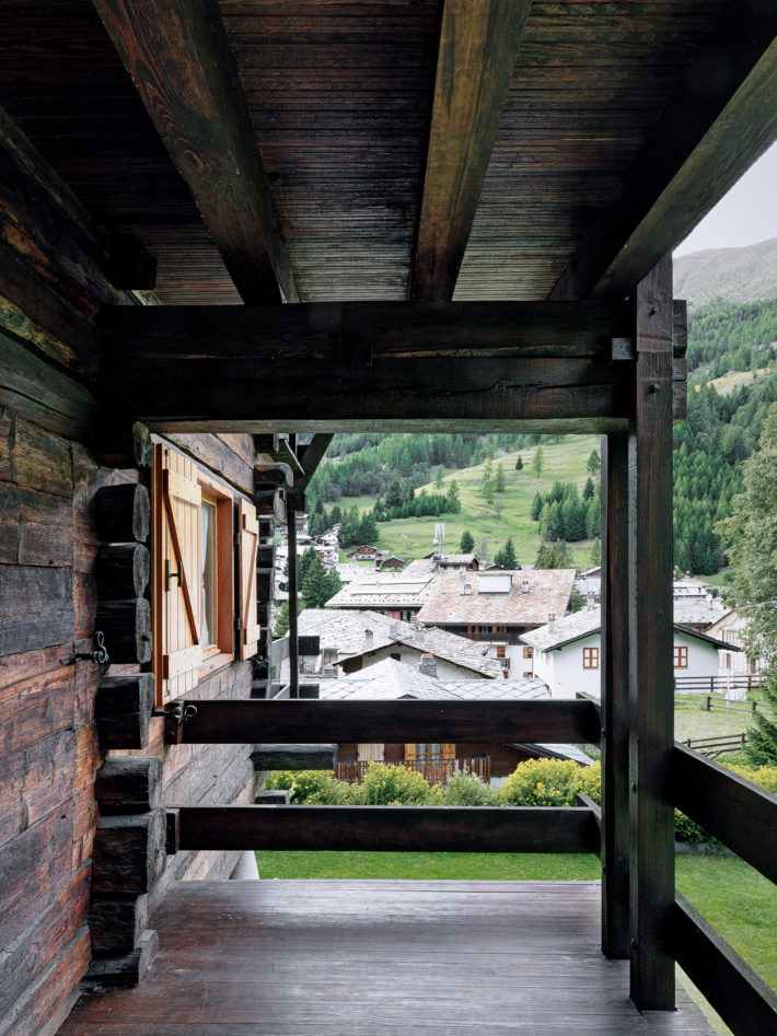 View of the balcony facing north. Photo: © Marcello Mariana.