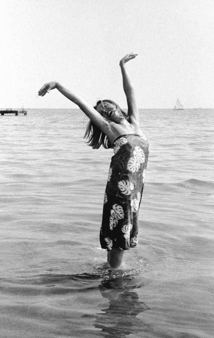 Oriana Fallaci, Film Festival, Venice Lido, 1963. Photo: Paolo Di Paolo, © Archivio Paolo Di Paolo.