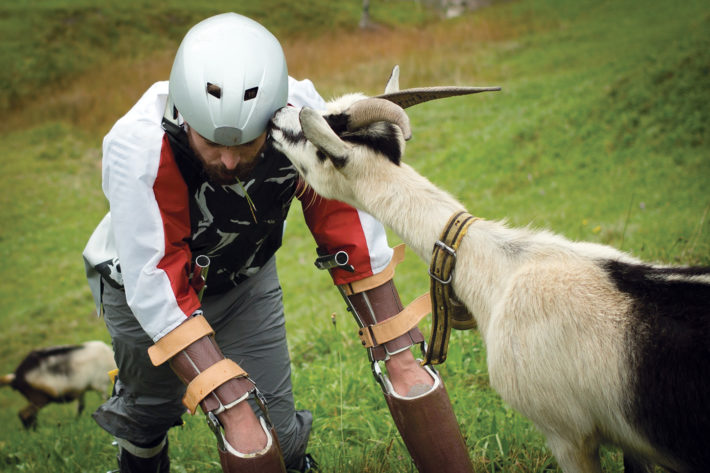 Thomas Thwaites, Goatman, 2016, con il supporto di Wellcome Trust. Foto: © Tim Bowditch. Courtesy Thomas Thwaites.