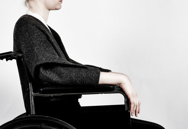 Lucy Jones, Seated Design, lana pettinata herringbone, 2017. Courtesy Lucy Jones.