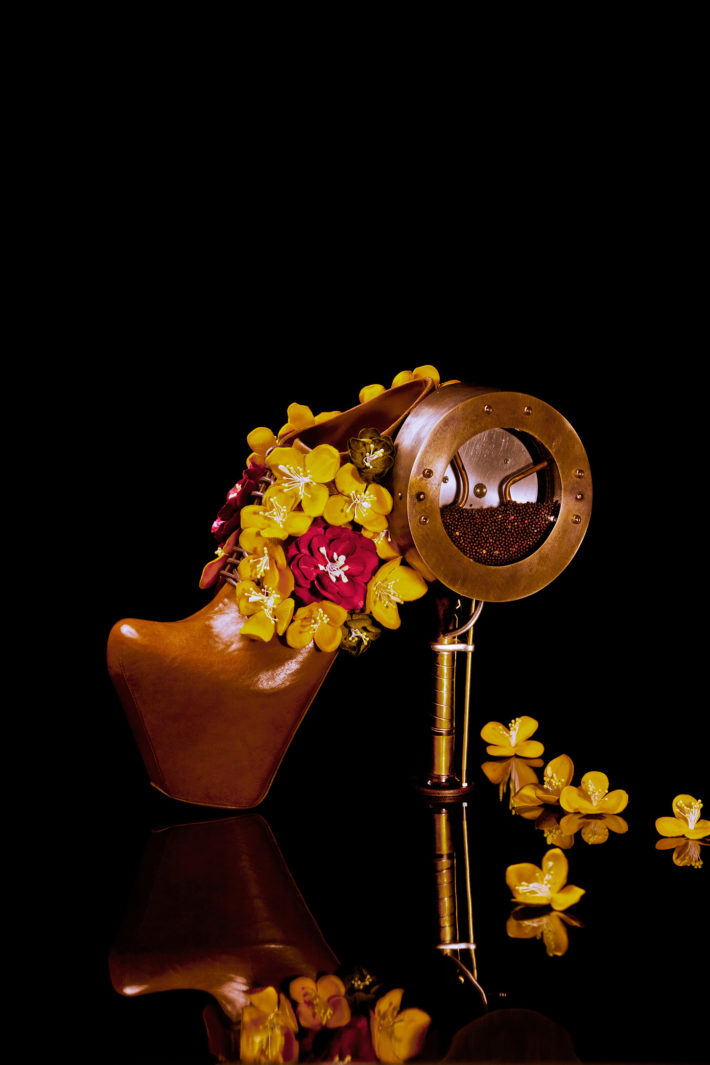 Sputniko! (Hiromi Ozaki), Nanohana Heels, 2012. Foto: © Naoki Ishizaka. Courtesy Sputniko!