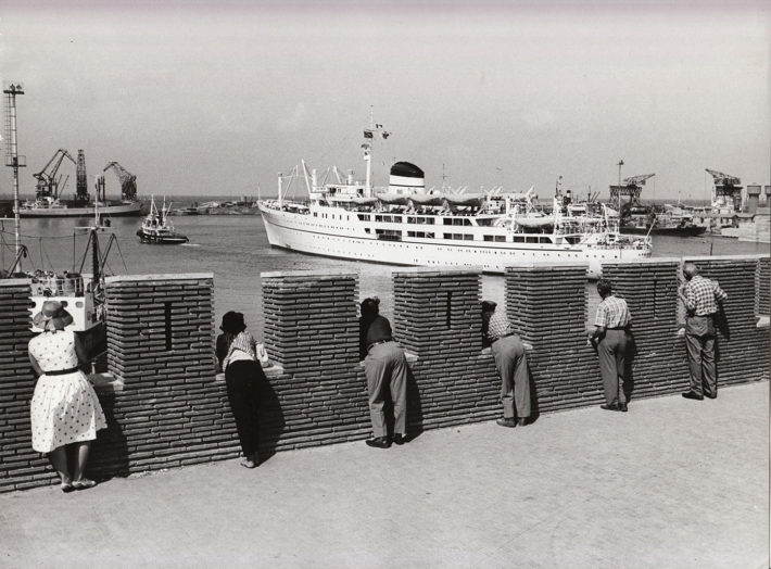 Civitavecchia port, 1960. Photo: Giuseppe Loy, © Archivio Giuseppe Loy. 